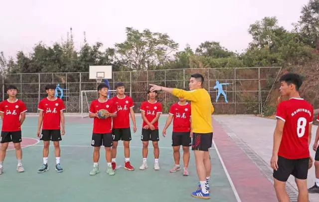 职业球员如何通过联赛提升竞技水平_0